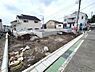 その他：前面道路が整備されており歩道も設置されています。周囲には住宅が建ち並び落ち着いた住宅街の雰囲気です。現地は角地で見通しの良い立地となっています。建築中のため今後の仕上がりにも期待が持てます。