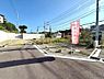 その他：現地は開放感のある敷地で前面道路も整備されており車の出入りがしやすい区画です。敷地周辺は日当たりも期待でき伸びやかな街並みが広がっています。生活インフラもすぐ近くにあるので利便性も感じられます。