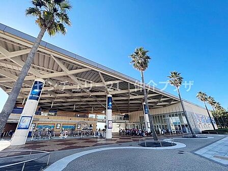 新江ノ島水族館まで992m