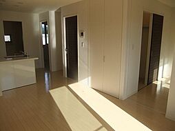 サーティーン12 2階2LDKのリビング/ダイニング