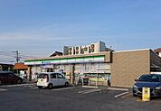 ファミリーマート米原駅西店まで205m
