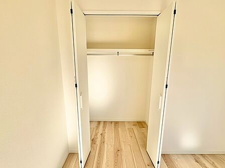 スペースを有効活用し、各所にしっかりと収納を設けています。