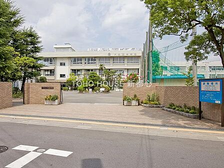 戸田東中学校まで約1400m
