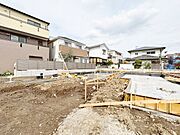 リビングには吹抜を設け、開放感のある空間を演出します。(令和8年4月 撮影)
