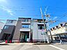 駐車場：左が当物件。スーパーまで徒歩8分、コンビニまで徒歩3分、生活施設が徒歩圏内。(令和8年6月 撮影)