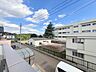 周辺：空と風を感じ、開放感のある暮らし心地を味わうことができます。