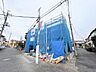 外観：スーパーやコンビニ、ドラッグストアまで徒歩4分圏内、買い物に便利な住環境。(令和8年10月撮影)