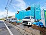 外観：右が当物件。敷地面積は51坪以上、4LDK＋2WICの間取りです。(令和8年8月撮影)