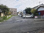 閑静な住宅街に位置しております。