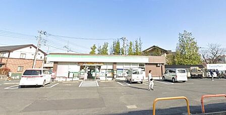 ファミリーマート川越神明町店まで250m