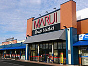 マルイ両三柳店まで1447m、営業時間　9時～22時