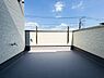バルコニー：【Balcony】  気持ちのいい空が見渡せる広いバルコニー。爽やかな風を感じて、心躍る素敵な暮らしがはじまります！