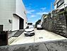 駐車場：駐車スペースは2台分をゆったり確保。車の出し入れもしやすく、ご夫婦それぞれのお車や来客時にも便利な広さです。