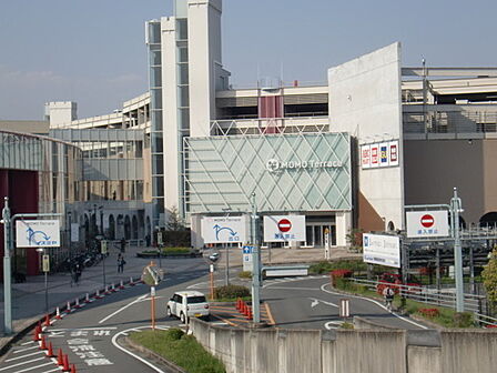 MOMOテラスまで712m