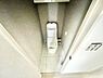 トイレ：※リフォーム中　清潔感のあるタイル床を採用したトイレです。シンプルなデザインで落ち着いた空間が広がります。壁面に収納スペースが設けられており整理整頓もしやすくなっています。
