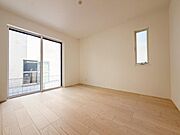 【同社施工例】現在建築中ですが現地で場所の雰囲気、同社施工の建築済お部屋でイメージもできますので、完成前のお問合せ・ご内覧大歓迎です♪