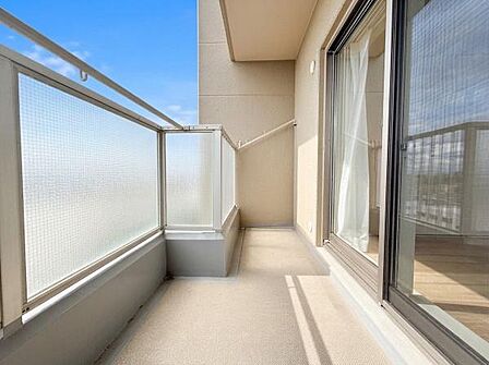 南向きで日当たり通風ともに良好、お洗濯ものがよく乾きそうです♪