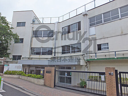 板橋区立成増ケ丘小学校まで658m