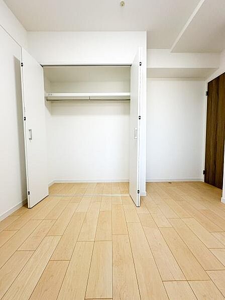 【同社施工例】現在リフォーム中の物件ですが、現地にて棟内の雰囲気や周辺環境をご確認いただけるほか、同社施工のリフォーム済みのお部屋もご覧いただけます。完成前もぜひお気軽にお問合せください♪