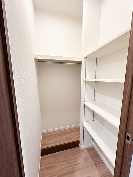 備蓄庫としてもご利用いただける納戸も完備♪