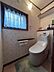 トイレ：1階・2階にそれぞれ設けられたトイレは温水洗浄便座です。(写真は1階トイレ)