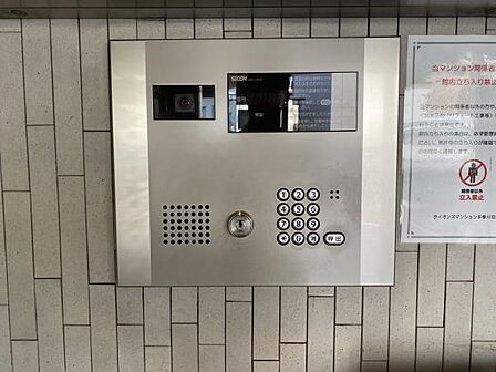 オートロックのため出入りも安心