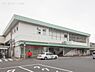 周辺：北松戸駅(JR　常磐線)まで400m、駅周辺には気軽に立ち寄れる飲食店が点在。常磐線は東京メトロ千代田線との直通運転があり、都内への通勤や通学に大変便利です。
