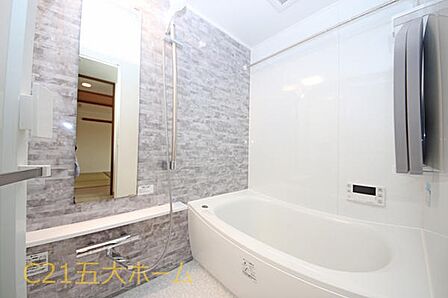 1日の疲れを取り心身を癒すことができる住まいの中のリラクゼーション空間。心からゆったりと寛いでいただけるよう、ゆとりのスペースを確保しています。