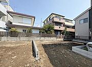 閑静な分譲地に佇む、高級感漂う住宅。毎日家に帰るのが楽しみな住まい。つい誰かを招きたくなる住まい。そんなお家がここにあります。