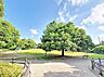 その他：～大きな春岡中央公園～穏やかな住宅街に住み、第一種中高層住居専用地域の閑静な住宅街。喧騒から離れた落ち着きある住環境でありながら、一歩外に出れば便利な商業施設が充実している、調和のとれたエリア。