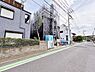 外観：周辺は閑静な住宅街で、お子様の成長を見守る穏やかな暮らしが叶います。（2026年7月撮影）