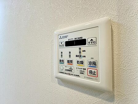 浴室乾燥機システム新規設置されます。雨の日でも日々のお忙しい中でも気軽に洗濯物が干せます。