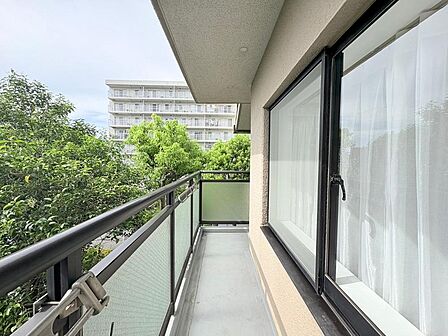 太陽に愛された邸は、陽当り・通風に優れた魅力的で快適さを追求した邸宅でした。ここに住むからこそ意味がある。そんな特別感に浸りながら、毎日をお過ごしして欲しいです 。