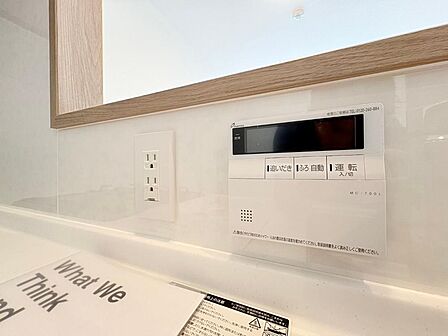 キッチンからお風呂を溜めたり、温度の調整や追い炊きが可能です。最近のものでは浴室とキッチンでの会話ができるものもございます。
