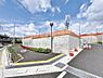 外観：～街区内新設の入口～分譲地内のための新しい道路を新設いたしました。分譲地外周には緑道（開発公園）を設け、訪れる人を優雅に迎え入れます。分譲地内は6m新設道路、お車の回転広場を随所に配置しております。