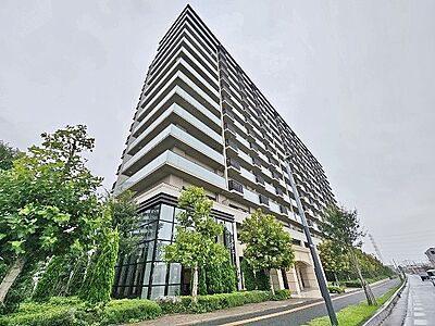 外観：「浦和美園駅」徒歩9分。340戸のビッグコミュニティ。ペットと暮らせるマンションです