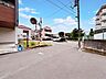 外観：前道路含む現地現況。