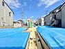 外観：戸田市笹目の新築分譲住宅全4棟。最寄りのバス停まで徒歩1分でアクセス良好です。周辺にはコンビニもあり生活環境も充実。最新設備が揃う安心保証付きの快適空間で、新しい生活を始めませんか。
