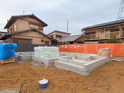 外観：建設中です！施工例のご見学できます！周辺環境や他物件もまとめてご案内可能です！不動産の事ならどんな事でもお気軽にご相談ください。