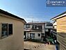 その他：周囲は住宅が立ち並ぶ街並み。バルコニーは洗濯物干しなど、日々の暮らしに欠かせないスペースです。