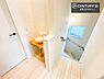 室内：2階トイレを出たところには手洗いスペース付き！わざわざ1階の洗面所に下りずにすぐに対応！
