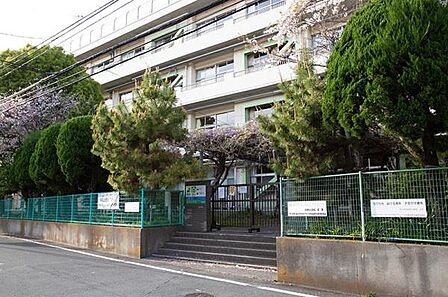 市川市立新井小学校まで252m