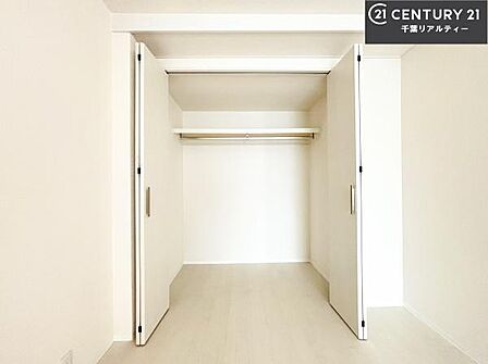 各居室収納付き!急なお客様が来客しても散らかったお部屋をサッと片付けられます!お部屋のスペースが生まれゆとりあるお部屋を演出することが出来ます!