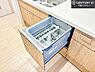 キッチン：食洗機付き！忙しい時や冬場は手荒れ防止として大活躍します！ビルトイン仕様なので、場所も取らず調理スペースも広く使えて手際よく作業が出来ます！