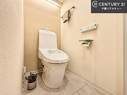 温水洗浄便座につき、冬場は便座が暖かくできるので冷たい便座に座らずに済む嬉しい仕様です!