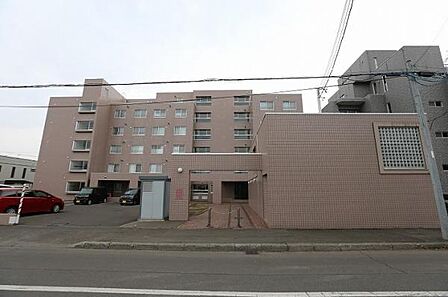4階部分・南西向き屋のお部屋でございまして、陽当たり・通風ともに良好でございます。
