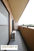 陽当たりの良い南西向きバルコニー