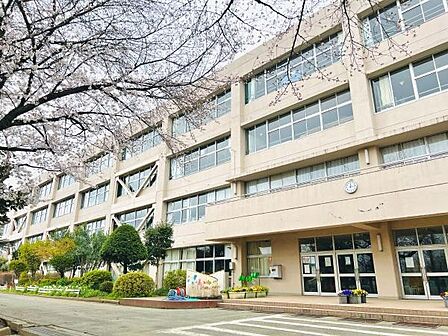 鶴ヶ島市立栄小学校まで566m
