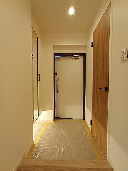 玄関は家の顔と言える空間。お出かけと帰宅の時に通過する空間だけでなく、お客様をおもてなしする一番初めのスペースです。