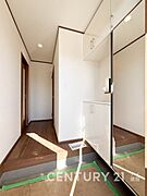 ～類似内装同仕様写真～  ※取引する建物とは、デザイン、色彩、開口部の位置、形状等が異なります。